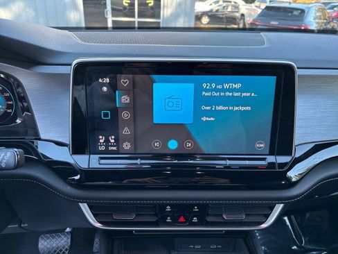 Used 2024 Volkswagen Atlas Cross Sport SE image 21