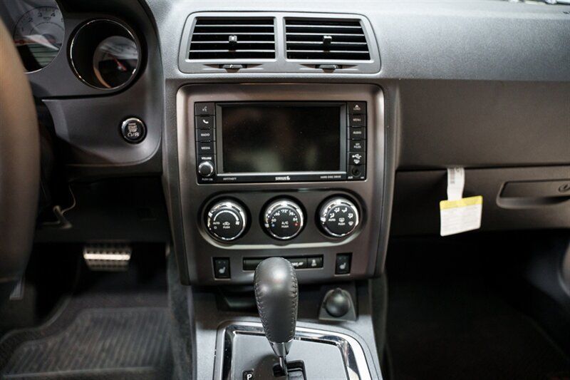 Used 2014 Dodge Challenger SXT RWD image 15