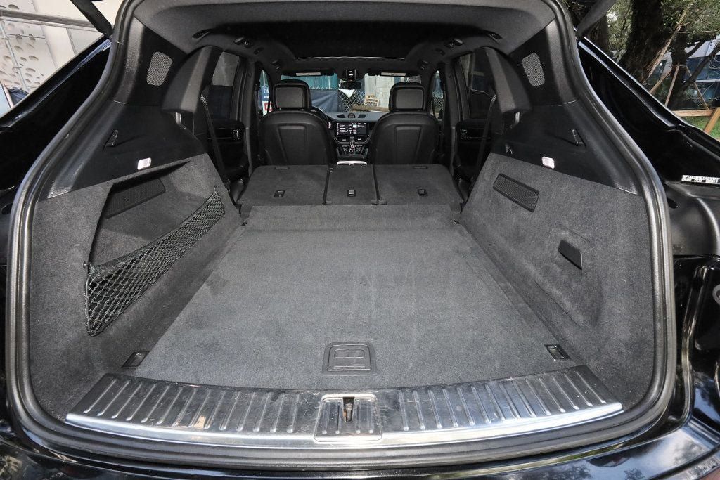 Used 2020 Porsche Cayenne AWD/4WD image 12