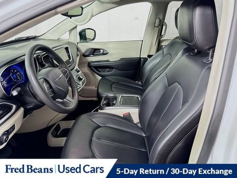 Used 2023 Chrysler Pacifica Touring-L FWD image 26