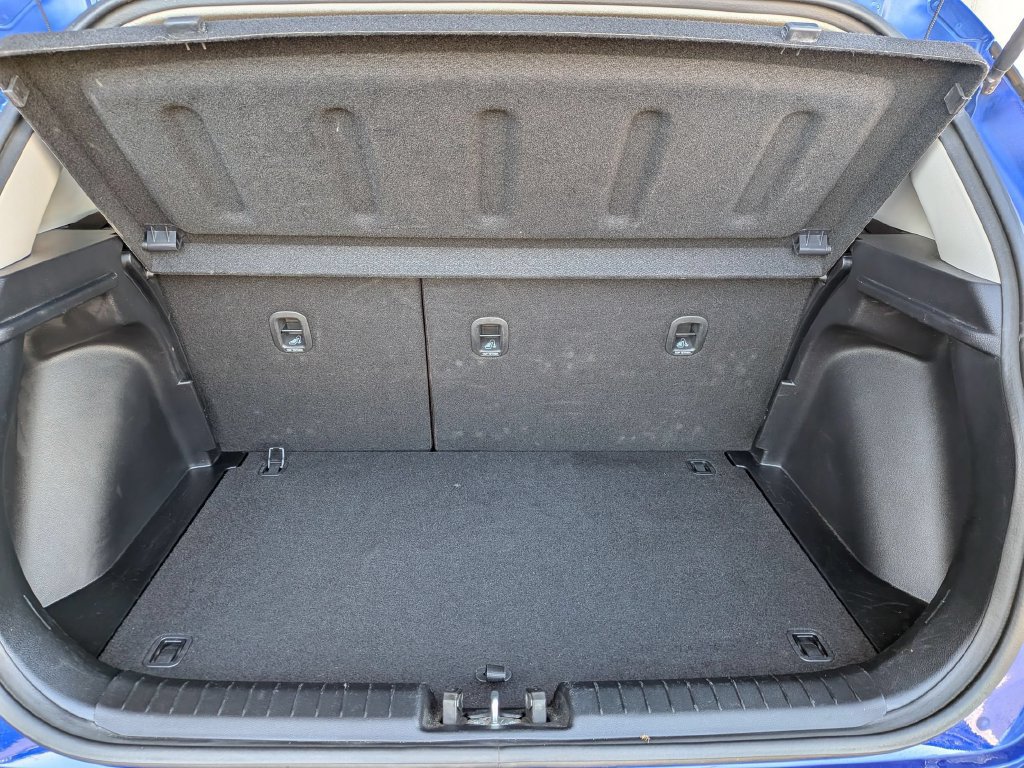 Used 2025 Hyundai Venue SEL FWD image 28
