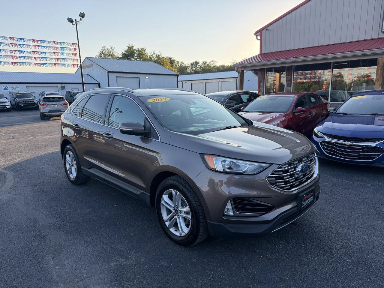Used 2019 Ford Edge SEL w/ Cold Weather Package AWD/4WD image 1