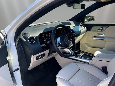 Used 2025 Mercedes-Benz GLA 250 4MATIC image 17