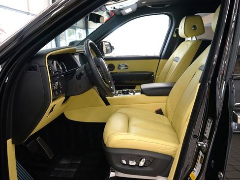 Used 2022 Rolls-Royce Cullinan Black Badge w/ Dark Exterior Package AWD/4WD image 40