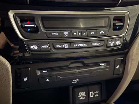 Used 2020 Honda Pilot Touring image 13