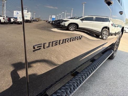 Used 2024 Chevrolet Suburban Z71 w/ Z71 Off-Road Package image 7