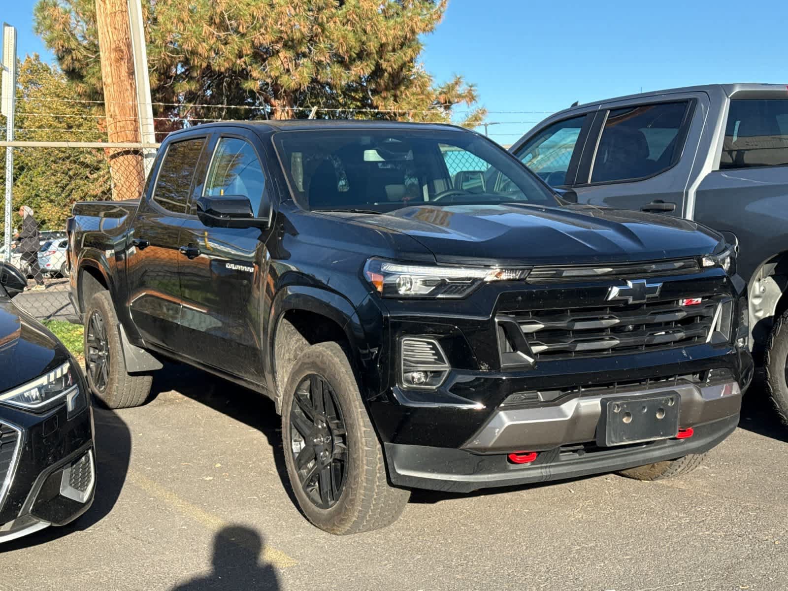 Used 2025 Chevrolet Colorado Z71 w/ Technology Package AWD/4WD image 3