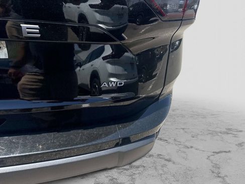 Used 2025 Nissan Rogue SV AWD/4WD image 5