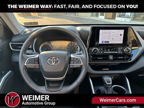 Used 2023 Toyota Highlander XLE AWD/4WD image 10