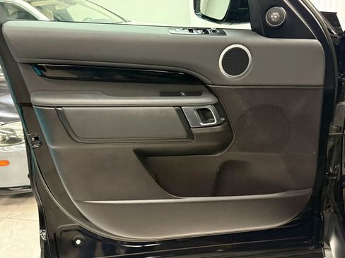 Used 2019 Land Rover Discovery SE image 14