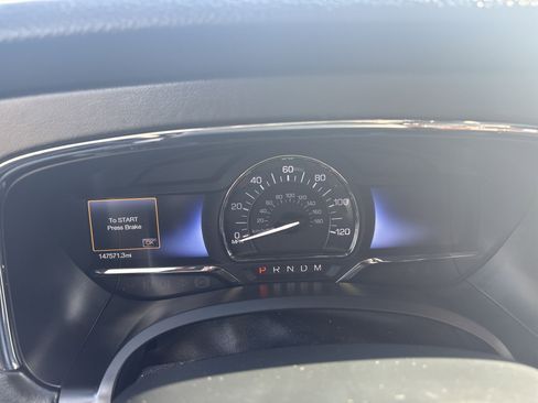 Used 2017 Lincoln Navigator L Select image 16