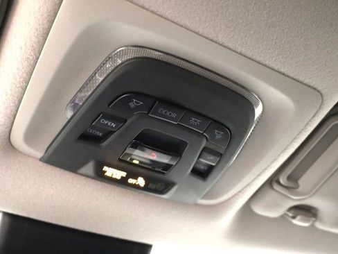 Used 2022 Toyota Corolla Cross XLE w/ Convenience Package image 29