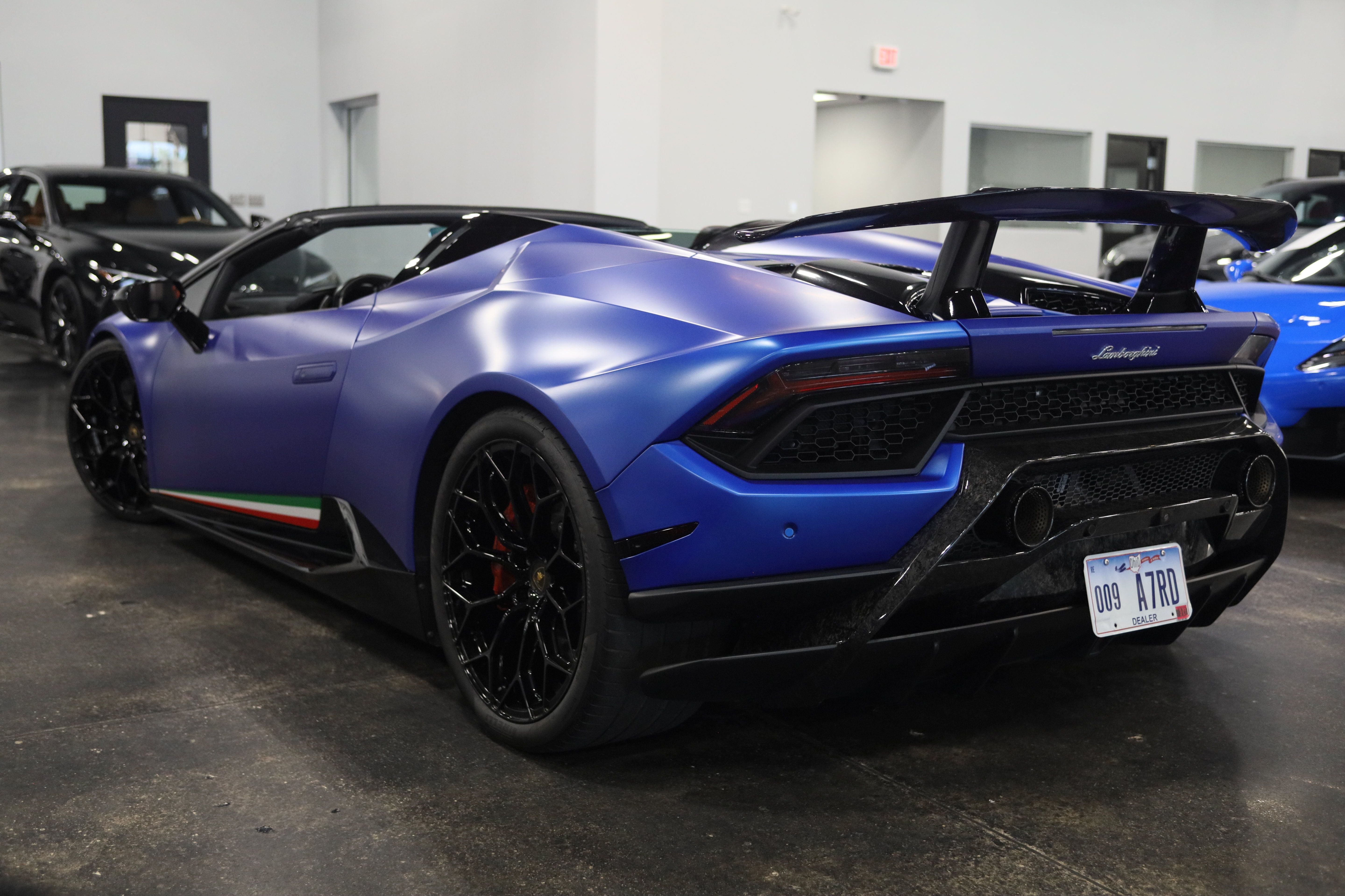 Used 2019 Lamborghini Huracan Performante AWD/4WD image 5