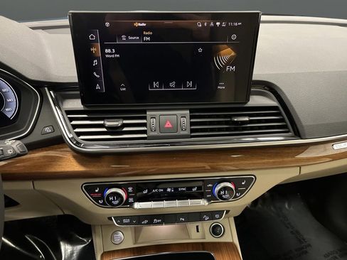 Used 2024 Audi Q5 e Premium Plus image 9