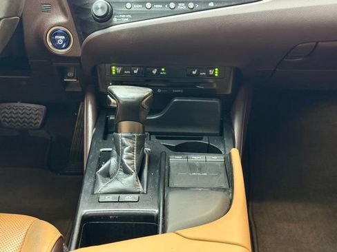 Used 2019 Lexus ES 300h w/ Premium Package FWD image 15