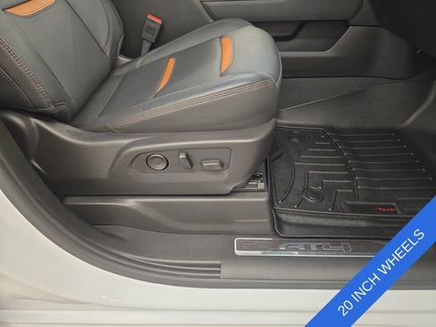 Used 2025 GMC Sierra 2500 AT4 w/ AT4 Premium Plus Package AWD/4WD image 10