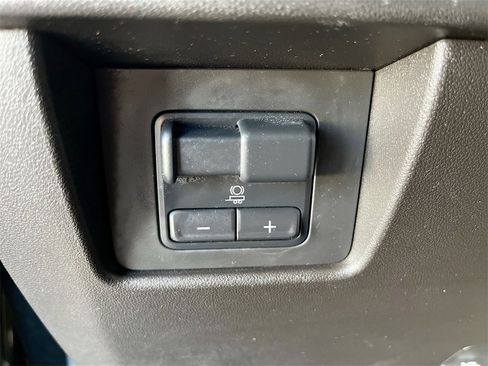 Used 2023 GMC Canyon AT4 image 10