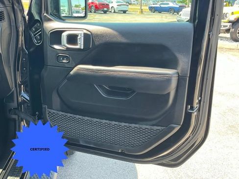 Used 2022 Jeep Wrangler Unlimited Sahara image 11