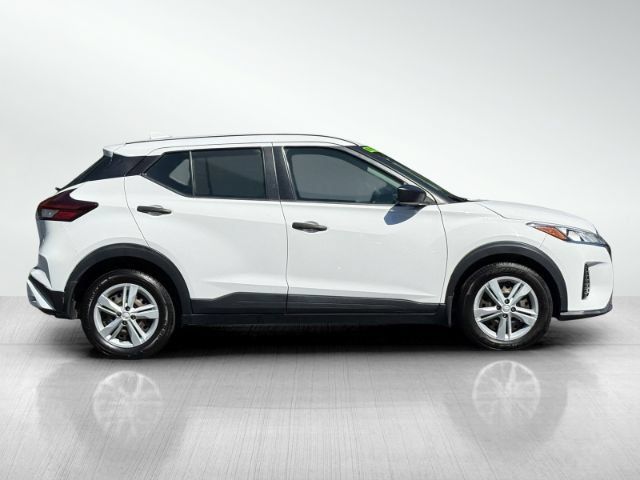 Used 2021 Nissan Kicks S FWD image 3