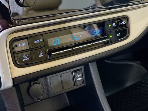 Used 2019 Toyota Corolla LE FWD image 16