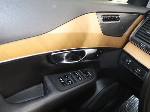 Used 2022 Volvo XC90 T6 Momentum w/ Climate Package image 32