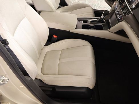 Used 2018 Honda Accord EX image 13
