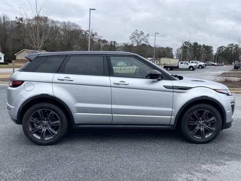 Used 2019 Land Rover Range Rover Evoque SE Premium image 3