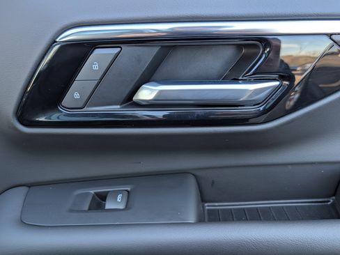 Used 2025 Chevrolet Suburban Z71 w/ Comfort Package image 23