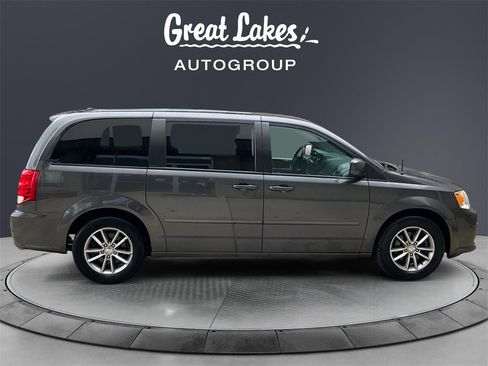 Used 2016 Dodge Grand Caravan SE image 6