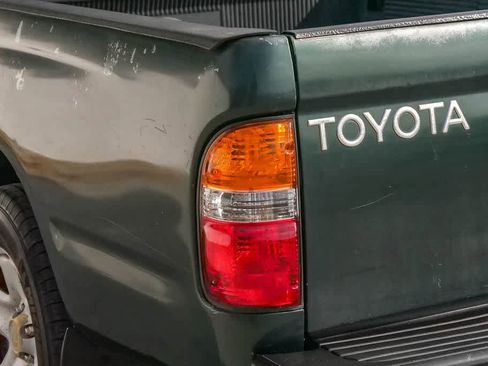 Used 2002 Toyota Tacoma 2WD Xtracab image 10