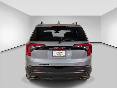 Used 2023 GMC Acadia SLT w/ Elevation Edition image 4