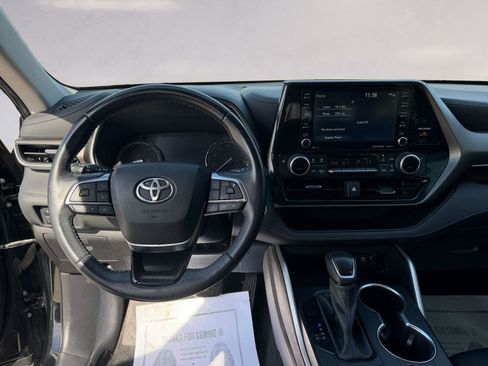 Used 2021 Toyota Highlander XLE image 10