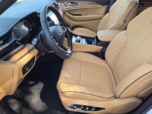 New 2025 Jeep Grand Cherokee L Summit image 13