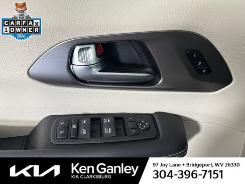 Used 2023 Chrysler Pacifica Touring-L AWD/4WD image 24