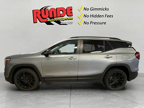 Used 2023 GMC Terrain SLE w/ Driver Convenience Package AWD/4WD image 3
