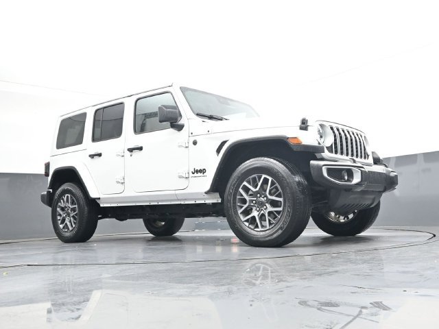 Used 2025 Jeep Wrangler Unlimited Sahara AWD/4WD image 31