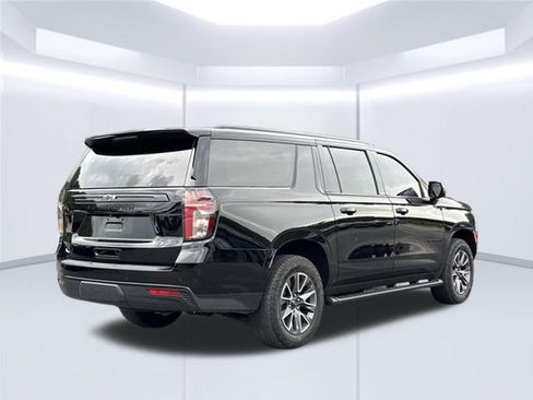 Used 2024 Chevrolet Suburban Z71 w/ Luxury Package AWD/4WD image 22