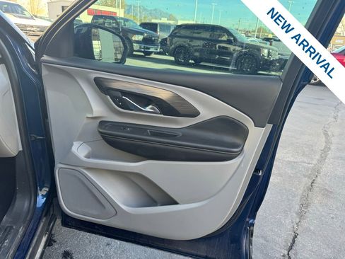 Used 2022 GMC Terrain SLE w/ Driver Convenience Package image 8