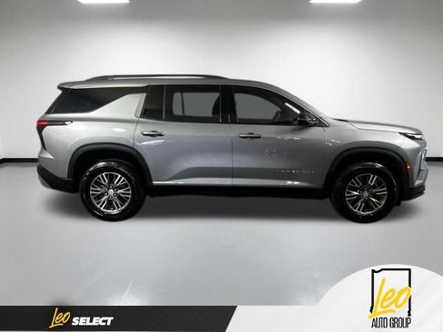 Used 2026 Chevrolet Traverse LT w/ Driver Confidence Package AWD/4WD image 4