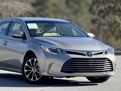 Used 2018 Toyota Avalon XLE image 46