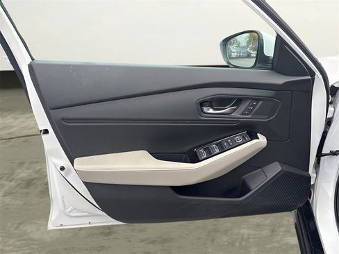 Used 2025 Honda Accord Touring image 9