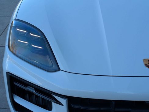 Certified 2025 Porsche Cayenne S image 12