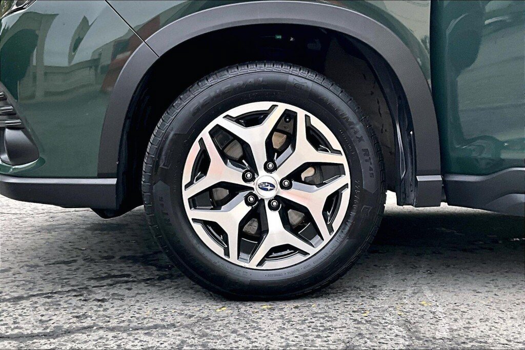 Certified 2024 Subaru Forester Premium AWD/4WD image 17