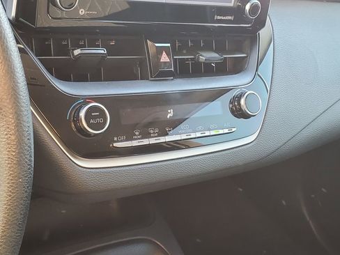 Used 2021 Toyota Corolla LE image 24