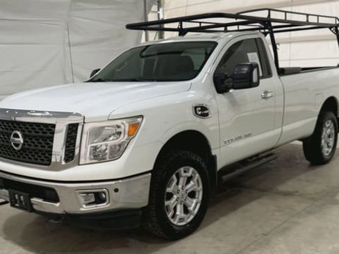 Used 2017 Nissan Titan SV image 4
