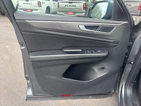 Used 2024 Volkswagen Atlas Cross Sport SE image 19