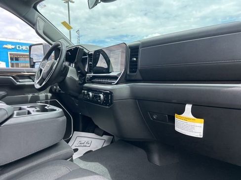 Used 2025 Chevrolet Silverado 2500 LT AWD/4WD image 33