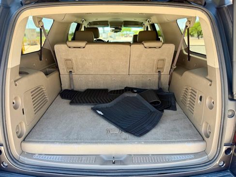 Used 2018 Chevrolet Suburban LT AWD/4WD image 13