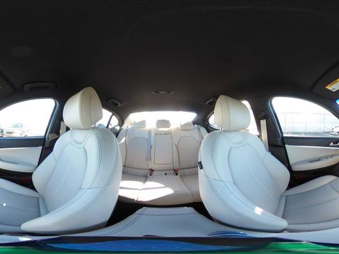 Used 2025 Genesis G70 2.5T image 42