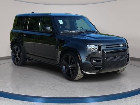 Used 2025 Land Rover Defender 110 V8 AWD/4WD image 3